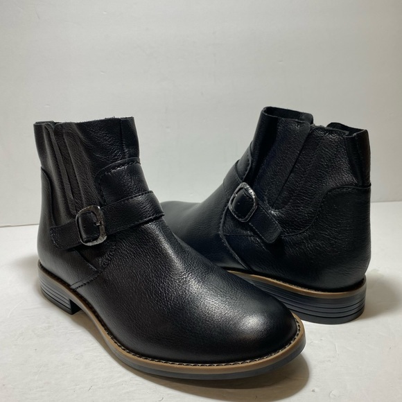 Clarks Shoes - CLARKS Women's Camzin Loop Buckled Black Leather Booties Size 7.5
